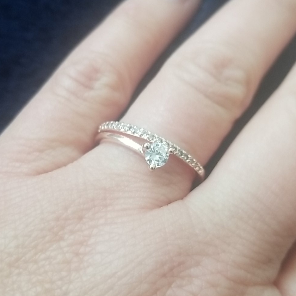 Rose gold single band with stone